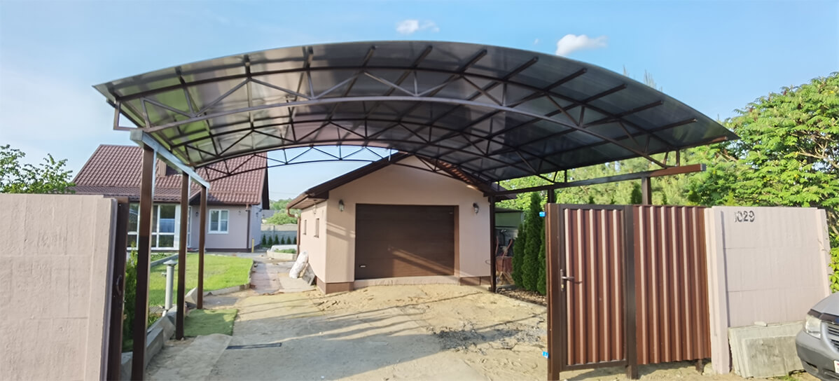 Полукруглый навес из поликарбоната серый